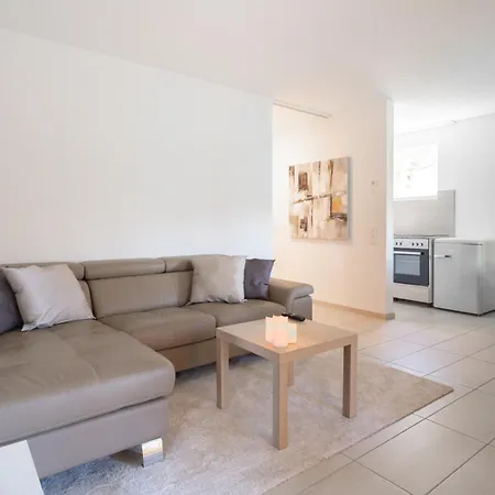 Schoene An Toplage Mit Gratis Parkplatz! Apartman Gambarogno