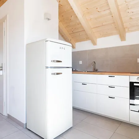 Schoene An Toplage Mit Gratis Parkplatz! Apartman Gambarogno