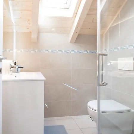 Schoene An Toplage Mit Gratis Parkplatz! Apartman