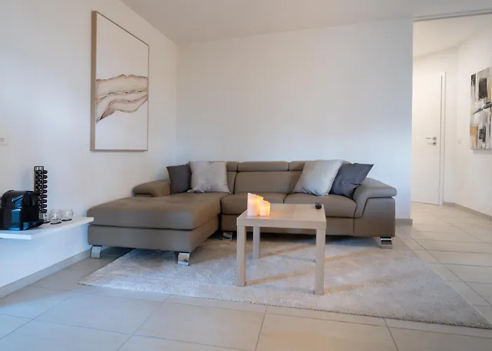 Schoene An Toplage Mit Gratis Parkplatz! *