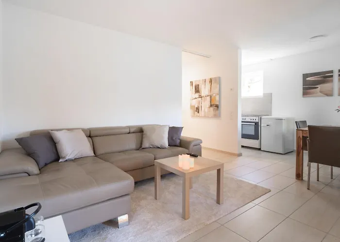 Schoene An Toplage Mit Gratis Parkplatz! Apartment Gambarogno