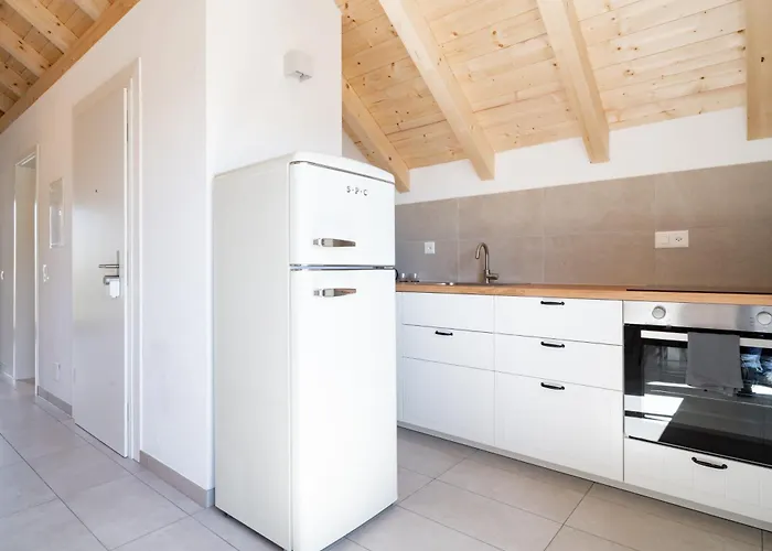 Schoene An Toplage Mit Gratis Parkplatz! Apartment Gambarogno