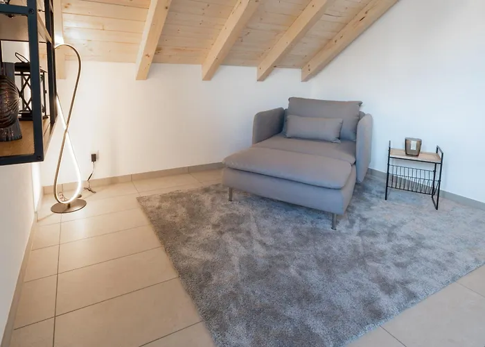 Schoene An Toplage Mit Gratis Parkplatz! Gambarogno