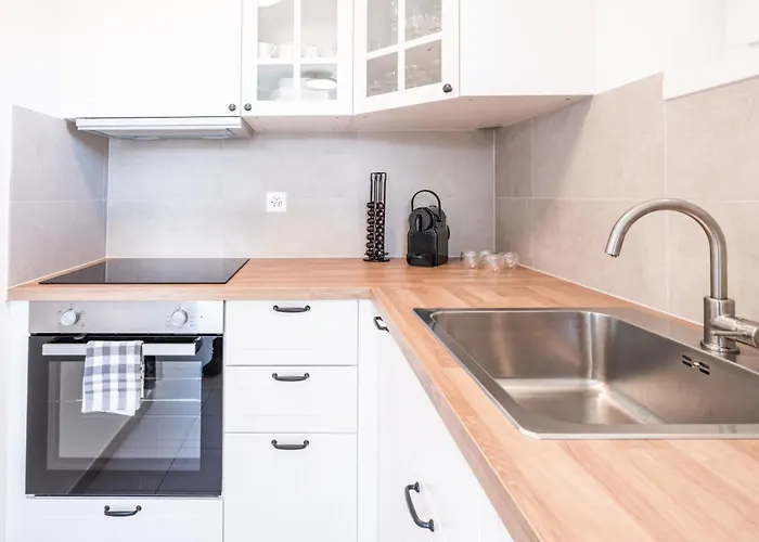 Schoene An Toplage Mit Gratis Parkplatz! Gambarogno