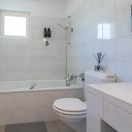 Schoene An Toplage Mit Gratis Parkplatz! Gambarogno