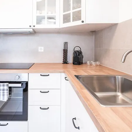 Schoene An Toplage Mit Gratis Parkplatz! Gambarogno