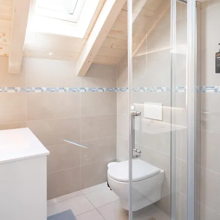 Schöne An Toplage Mit Gratis Parkplatz! Gambarogno